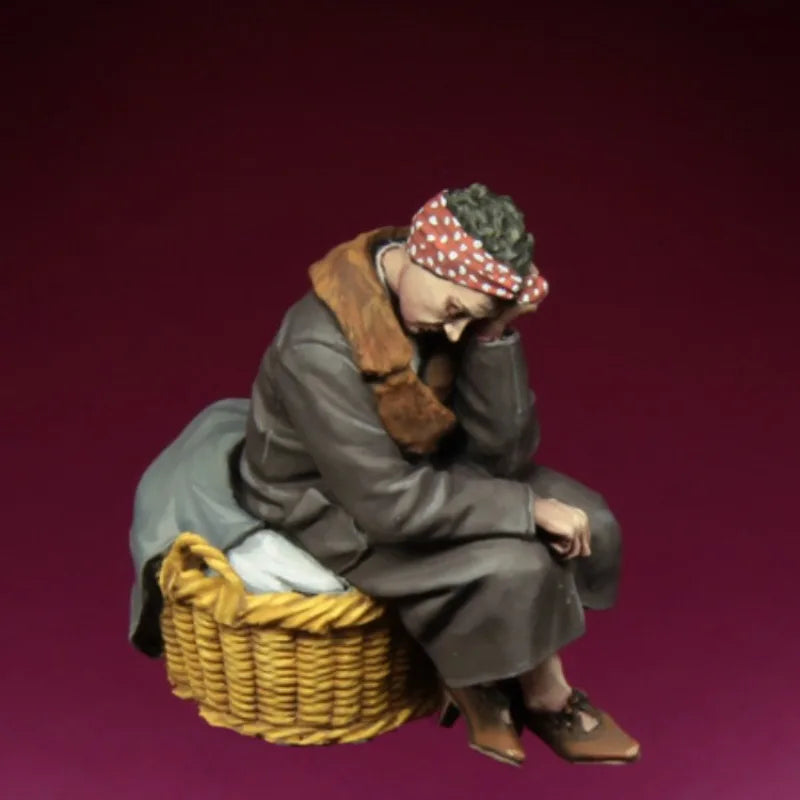 1/35 WWII Refugee Woman in Patterned Headscarf Seated on Basket, Resin Model Figure Kit, Unassembled and Unpainted