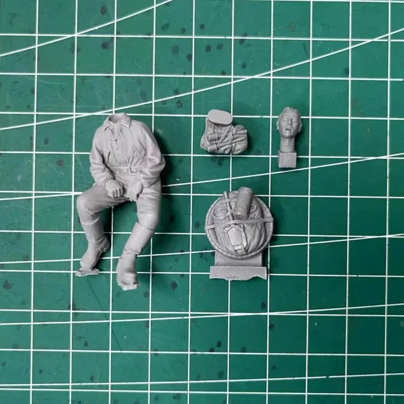 1/35 WWII Motorcycle Dispatch Rider, Resin Model Figure Kit, Unassembled and Unpainted