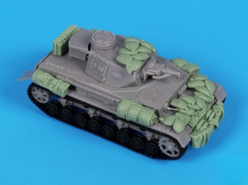 1/72 WWII Pz.Kpfw IV Tank Accessories, Resin Model Vehicle Kit, Unassembled and Unpainted