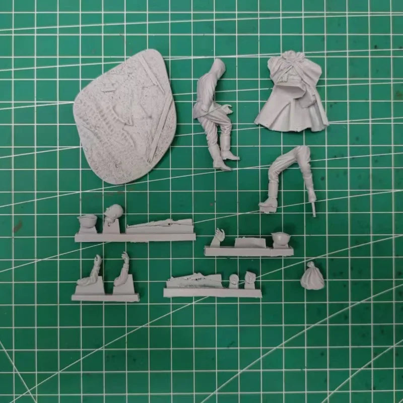 1/35 WWII Casualty Soldiers, 2 Figures, Resin Model Figure Kit, Unassembled and Unpainted