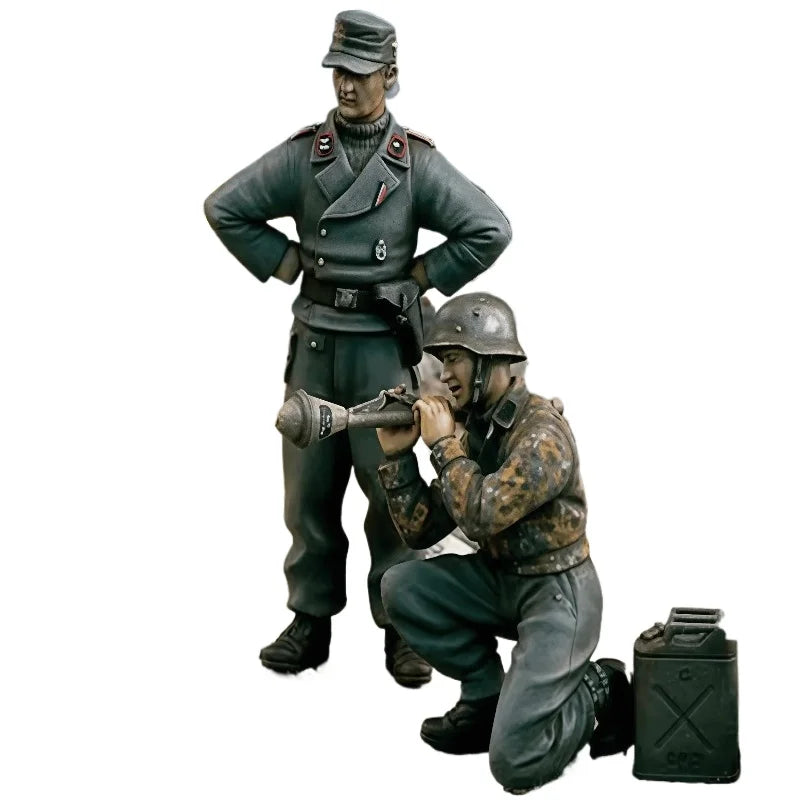 1/35 WWII German Officer with Panzerfaust Soldier, Resin Model Figure Kit, Unassembled and Unpainted