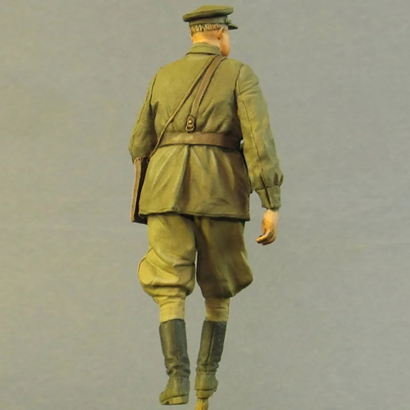 1/35 WWII Soviet Officer Standing with Binoculars, Resin Model Figure Kit, Unassembled and Unpainted