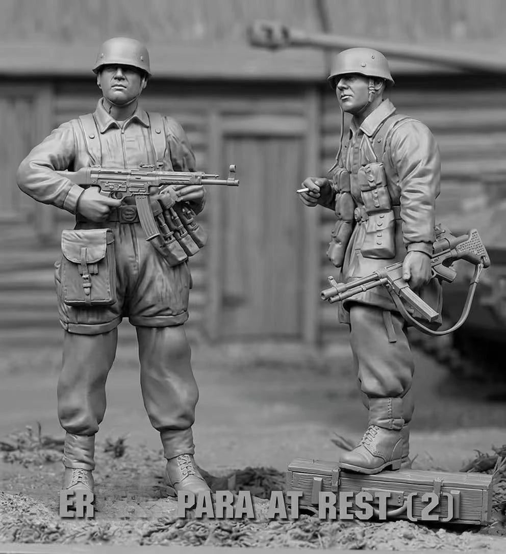 1/35 WWII German MG42 Gunner and Rifleman, 2 Figures, Resin Model Figure Kit, Unassembled and Unpainted