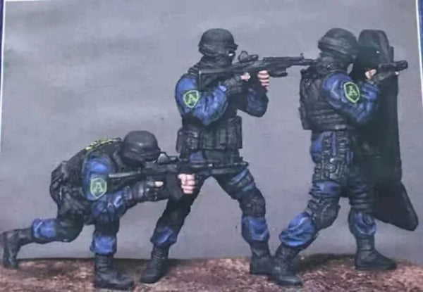 1/35 Modern Riot Police, 3 Figures, Resin Model Figure Kit, Unassembled and Unpainted
