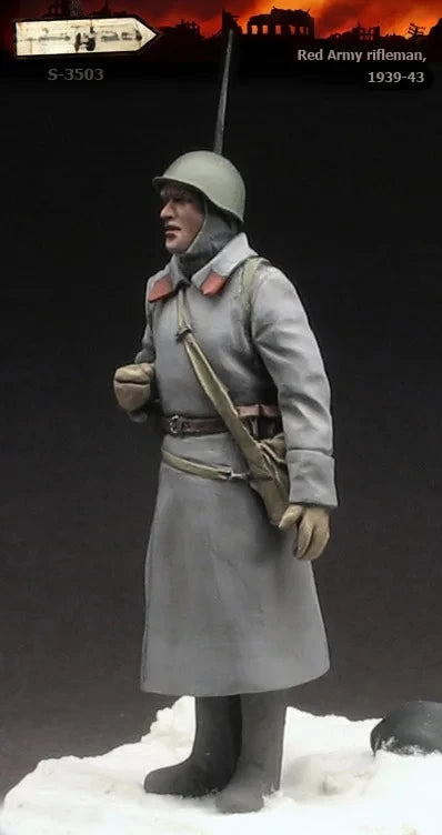 1/35 WWII Soviet Red Army Rifleman, 2 Figures, Resin Model Figure Kit, Unassembled and Unpainted