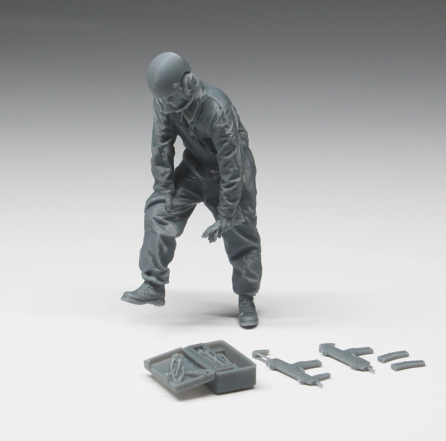 Modern Bundeswehr Soldier with M4 Carbine Running 1/35 Resin Figure Kit - resin model view 2