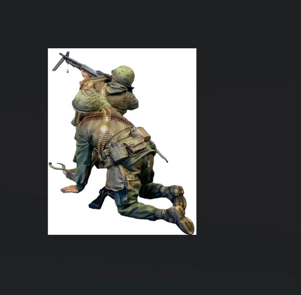 1/35 WWII German Machine Gunner Crawling with MG42, Resin Model Figure Kit, Unassembled and Unpainted