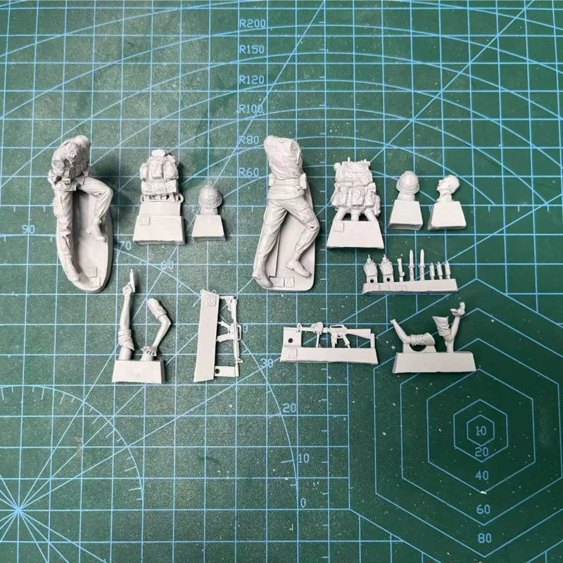 1/35 Vietnam War US Army Infantryman Sandbag Position, Resin Model Figure Kit, Unassembled and Unpainted