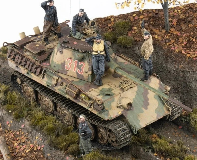 1/35 WWII German Infantry Squad Attacking, 5 Figures, Resin Model Figure Kit, Unassembled and Unpainted
