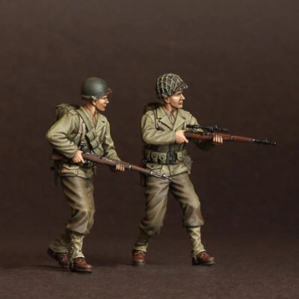 1/35 WWII American Infantry Squad Attacking, 2 Figures, Resin Model Figure Kit, Unassembled and Unpainted
