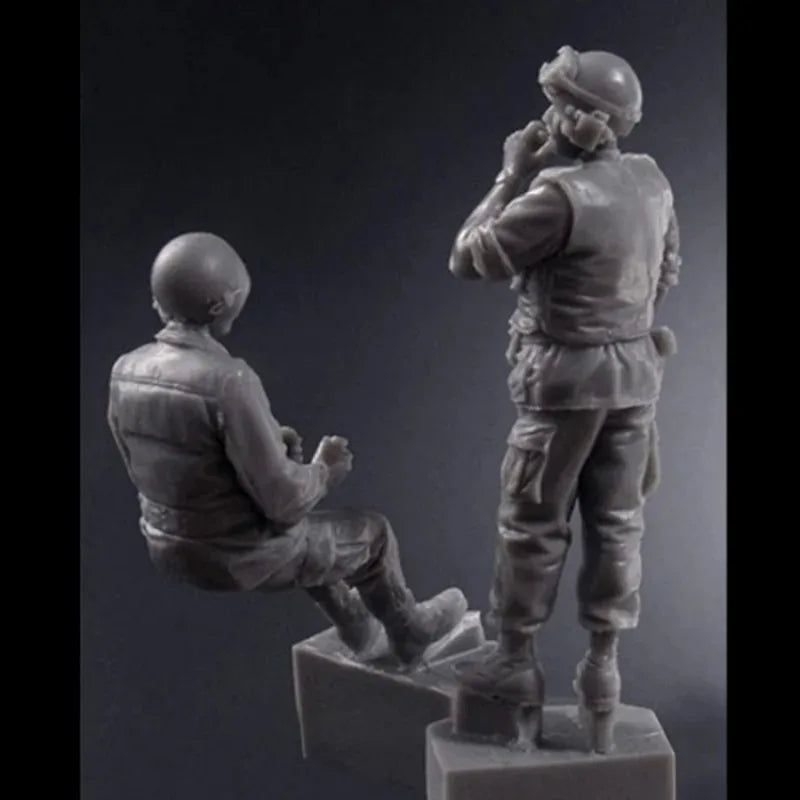 1/35 Vietnam War US Army Tank Crew, 2 Figures, Resin Model Figure Kit, Unassembled and Unpainted