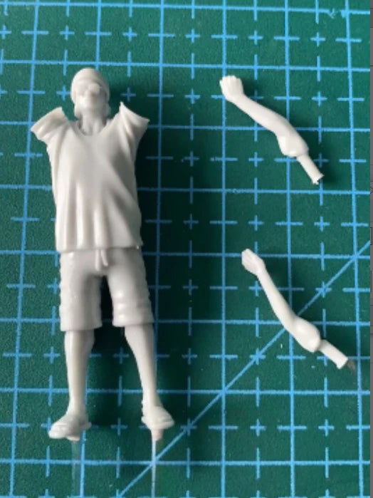 1/35 Modern Civilian Celebrating Victory, Resin Model Figure Kit, Unassembled and Unpainted