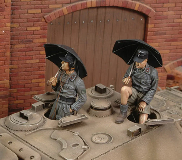 1/35 WWII Soldiers, 2 Figures, Resin Model Diorama Kit, Unassembled and Unpainted