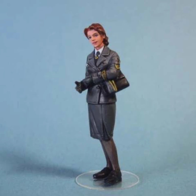 1/35 WWII German Women's Auxiliary, 2 Figures, Resin Model Figure Kit, Unassembled and Unpainted