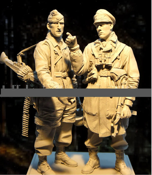 1/16 WWII German Afrika Korps Officer and Gunner, 2 Figures, Resin Model Figure Kit, Unassembled and Unpainted