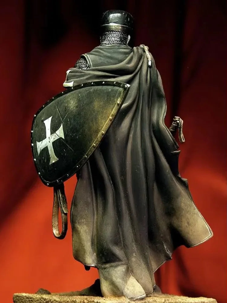 1/18 Medieval Templar Knight with Scimitar and Heater Shield, Resin Model Figure Kit, Unassembled and Unpainted