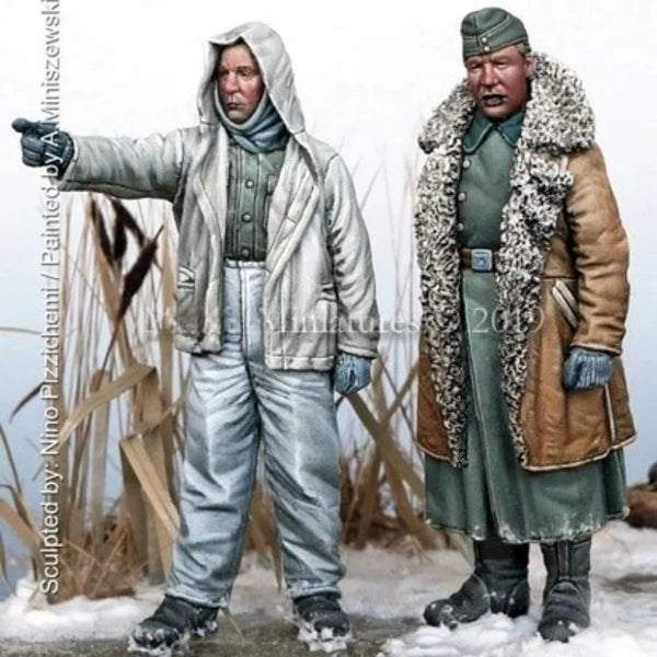 1/35 WWII Soviet Soldiers Eastern Front, 2 Figures, Resin Model Figure Kit, Unassembled and Unpainted