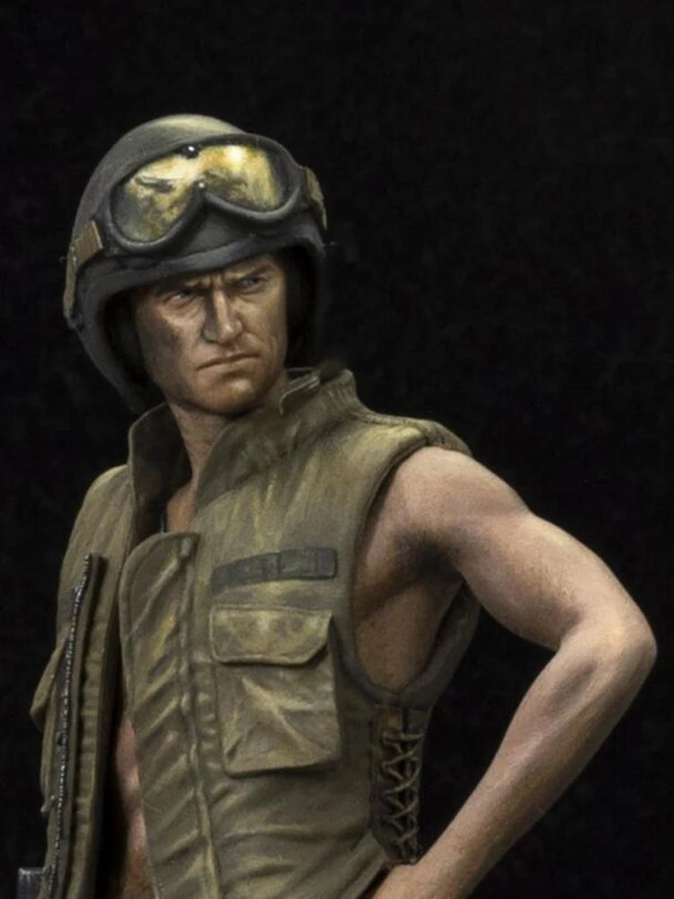 1/16 WWII German Tank Officer, Resin Model Figure Kit, Unassembled and Unpainted