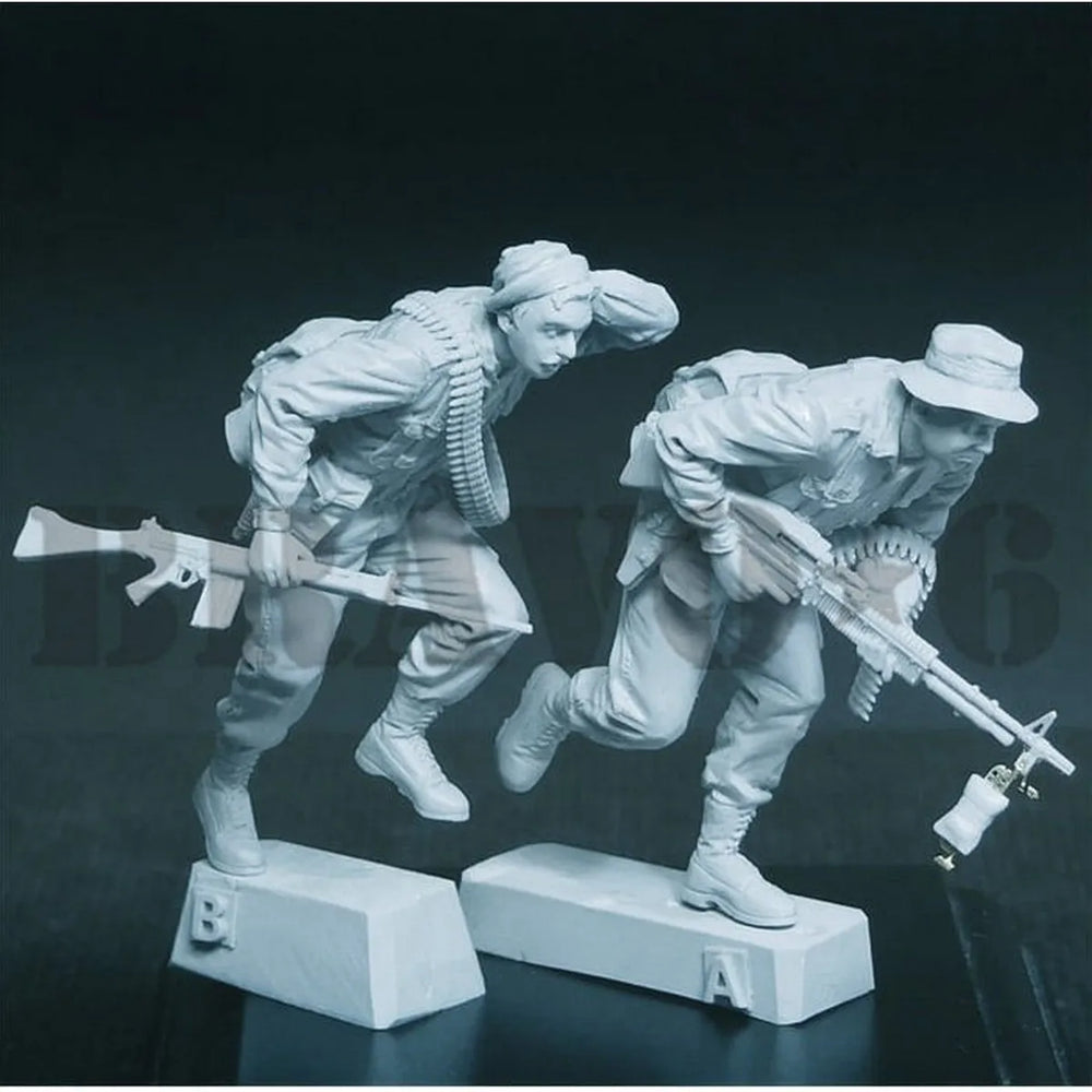 1/35 Vietnam War Australian Infantry Advancing with Support Weapons, 4 Figures, Resin Model Figure Kit, Unassembled and Unpainted