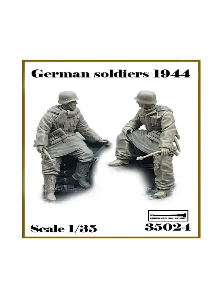 1/35 WWII German Infantry Squad Attacking, 2 Figures, Resin Model Figure Kit, Unassembled and Unpainted