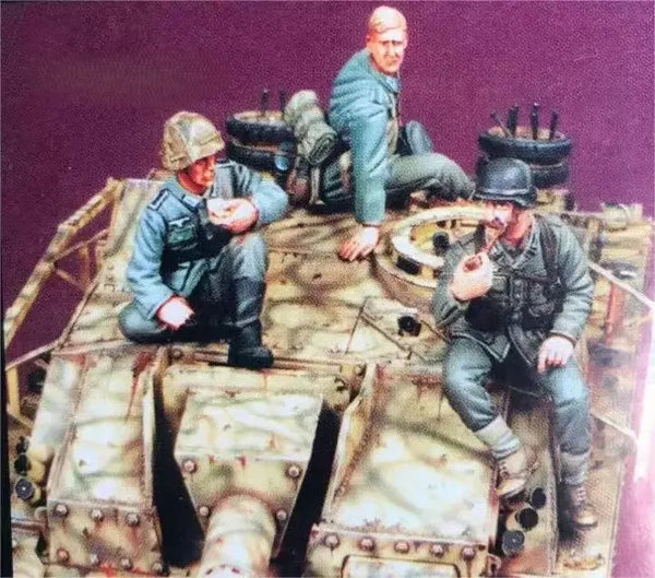 1/35 WWI Soldiers in Fortified Trench Position, 3 Figures, Resin Model Figure Kit, Unassembled and Unpainted