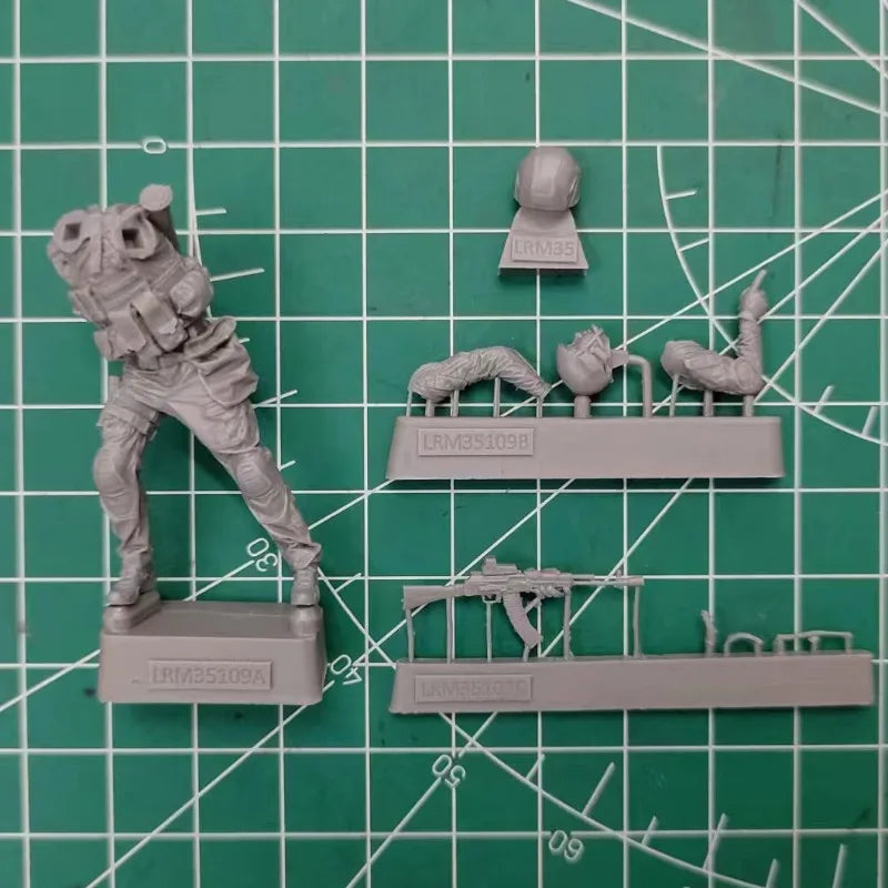 1/35 Modern Russian SSO Tactical Soldier, Resin Model Figure Kit, Unassembled and Unpainted