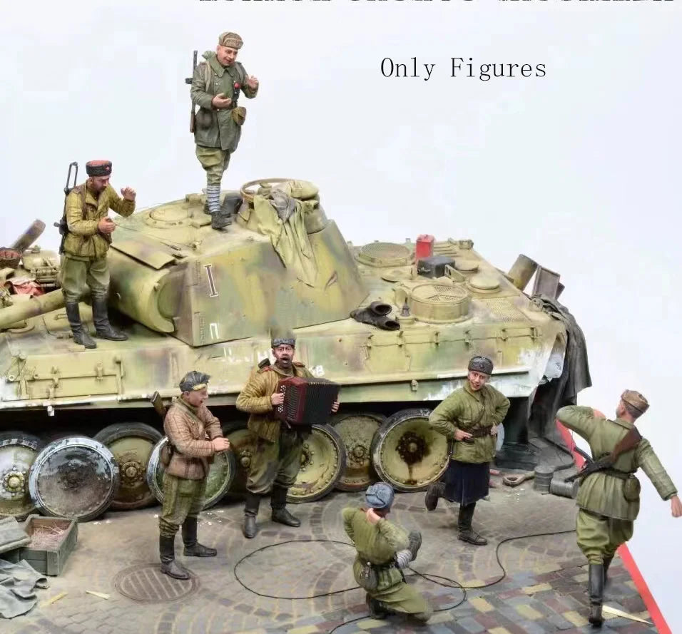 1/35 WWII German Tank Crew, 7 Figures, Resin Model Figure Kit, Unassembled and Unpainted