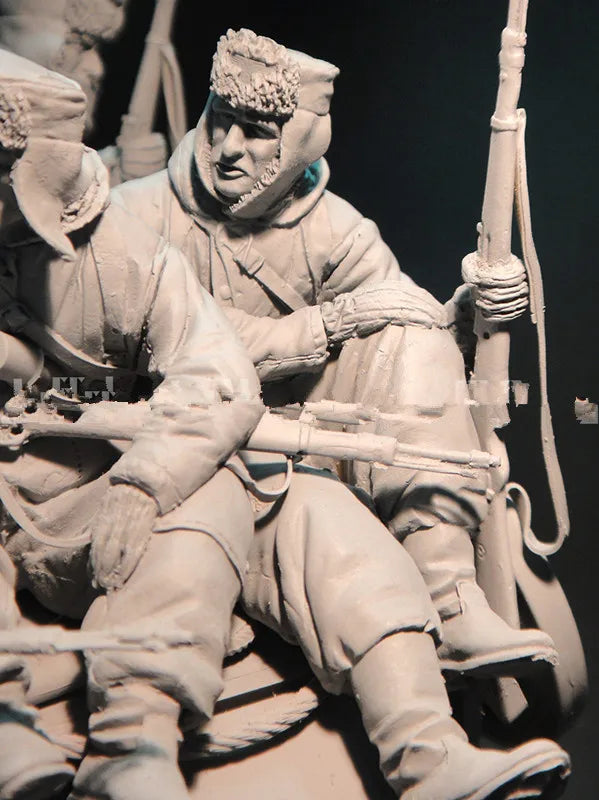 1/16 WWII Soldier Seated with Rifle, Resin Model Figure Kit, Unassembled and Unpainted