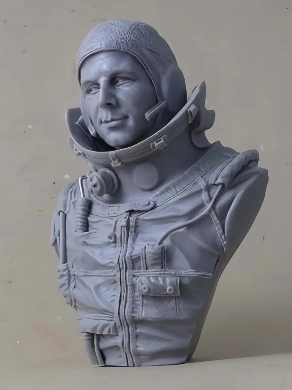 1/9 Cold War Soviet Cosmonaut in Orange Suit, Resin Model Bust Kit, Unassembled and Unpainted