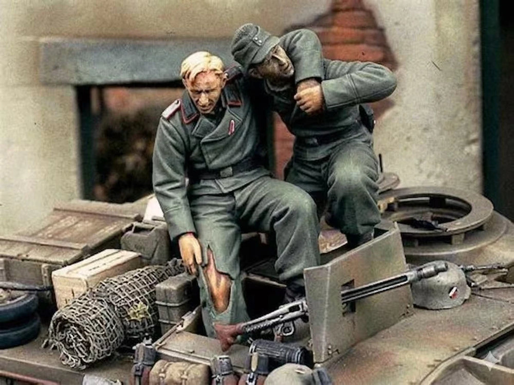 1/35 WWI Medic Rescue Scene, 2 Figures, Resin Model Figure Kit, Unassembled and Unpainted