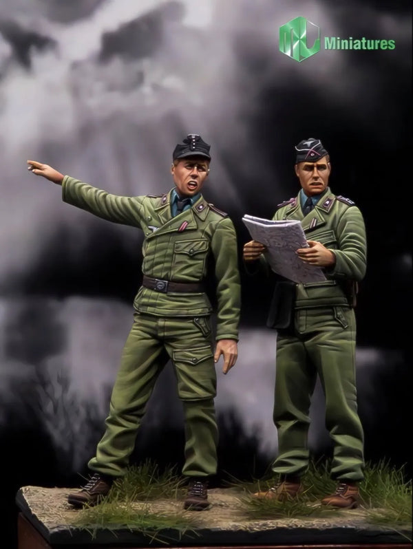 1/35 WWII Military Officers, 2 Figures, Resin Model Figure Kit, Unassembled and Unpainted