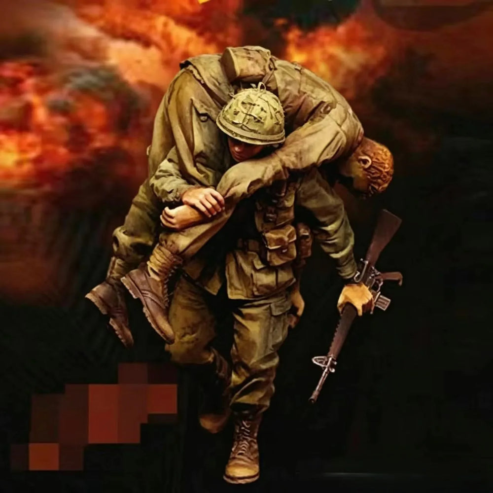 1/35 WWI British Soldier Carrying Wounded Comrade, Resin Model Figure Kit, Unassembled and Unpainted