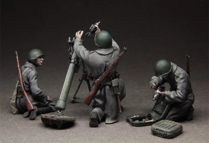 1/35 WWII Soviet 82mm Mortar Team, 3 Figures, Resin Model Figure Kit, Unassembled and Unpainted