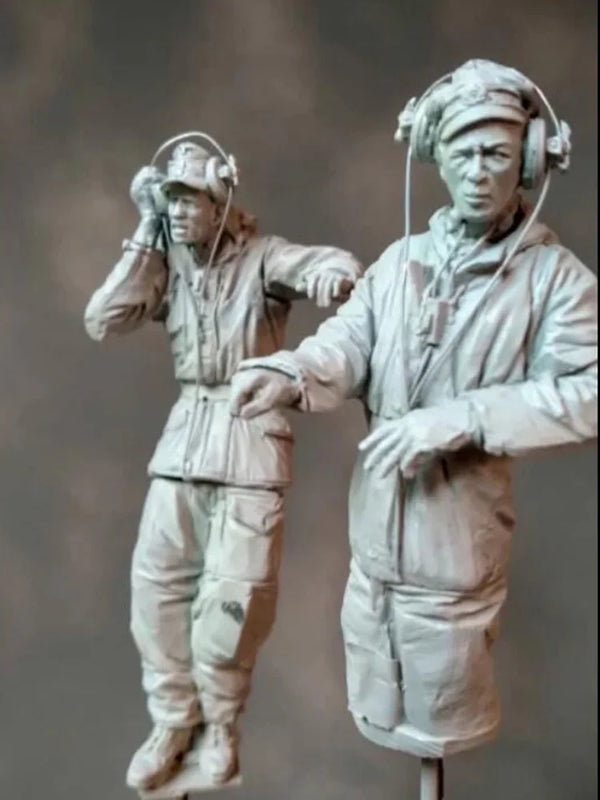 1/16 Modern Military Commander & Crew, 2 Figures, Resin Model Figure Kit, Unassembled and Unpainted