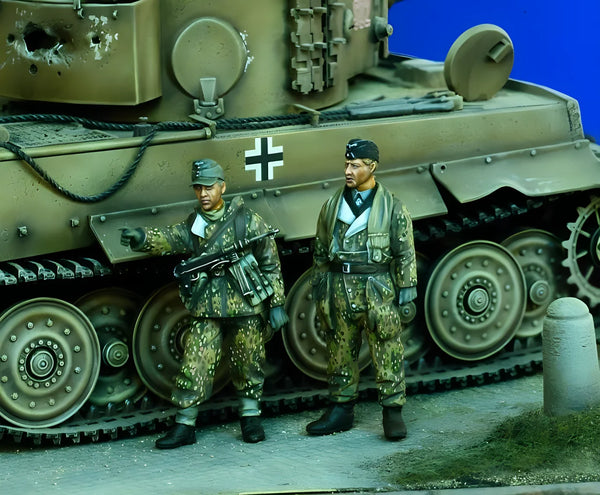 1/35 WWII German Panzer Crew in Splitter Camo, 4 Figures, Resin Model Figure Kit, Unassembled and Unpainted