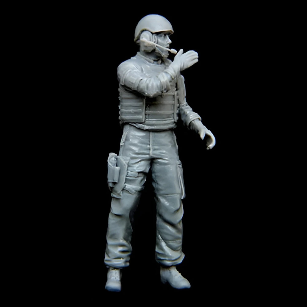 1/35 Modern Australian Tank Soldier, Resin Model Figure Kit, Unassembled and Unpainted