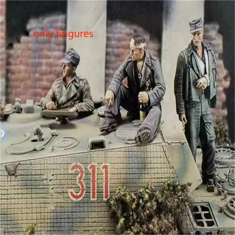 1/35 WWII German Military Personnel, 3 Figures, Resin Model Figure Kit, Unassembled and Unpainted