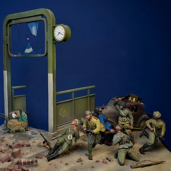 1/35 WWII Soviet Infantry Advancing Through Trench, 6 Figures, Resin Model Figure Kit, Unassembled and Unpainted