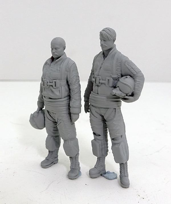 1/35 Modern Tactical Operators Vehicle, 2 Figures, Resin Model Figure Kit, Unassembled and Unpainted