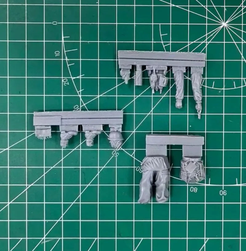 1/35 WWII German Infantryman with Ammo Pouches, Resin Model Figure Kit, Unassembled and Unpainted