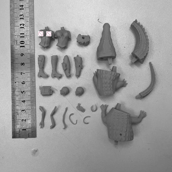 1/24 Female Explorer with Crocodile, 2 Figures, Resin Model Diorama Kit, Fantasy Theme, Unassembled and Unpainted