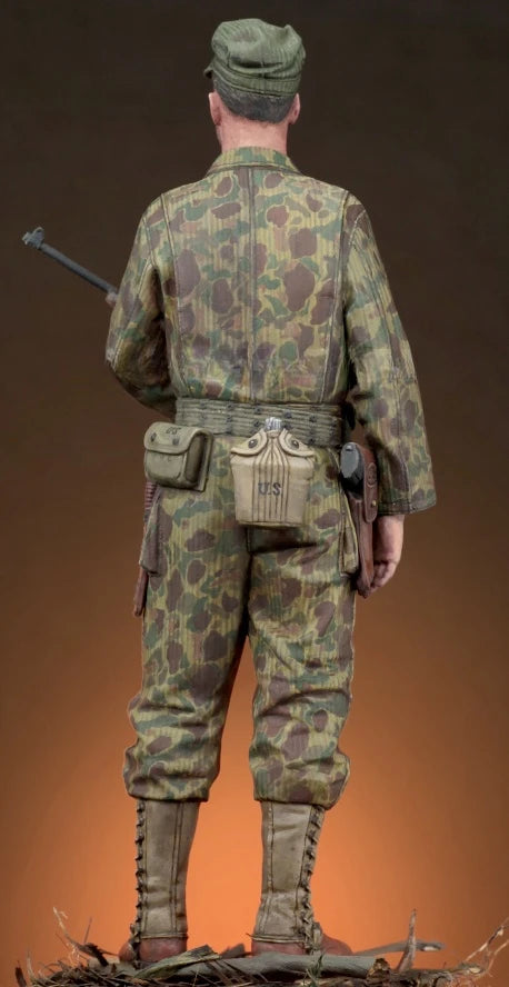 1/16 Modern Soldier with Digital Camouflage and Rifle, Resin Model Figure Kit, Unassembled and Unpainted