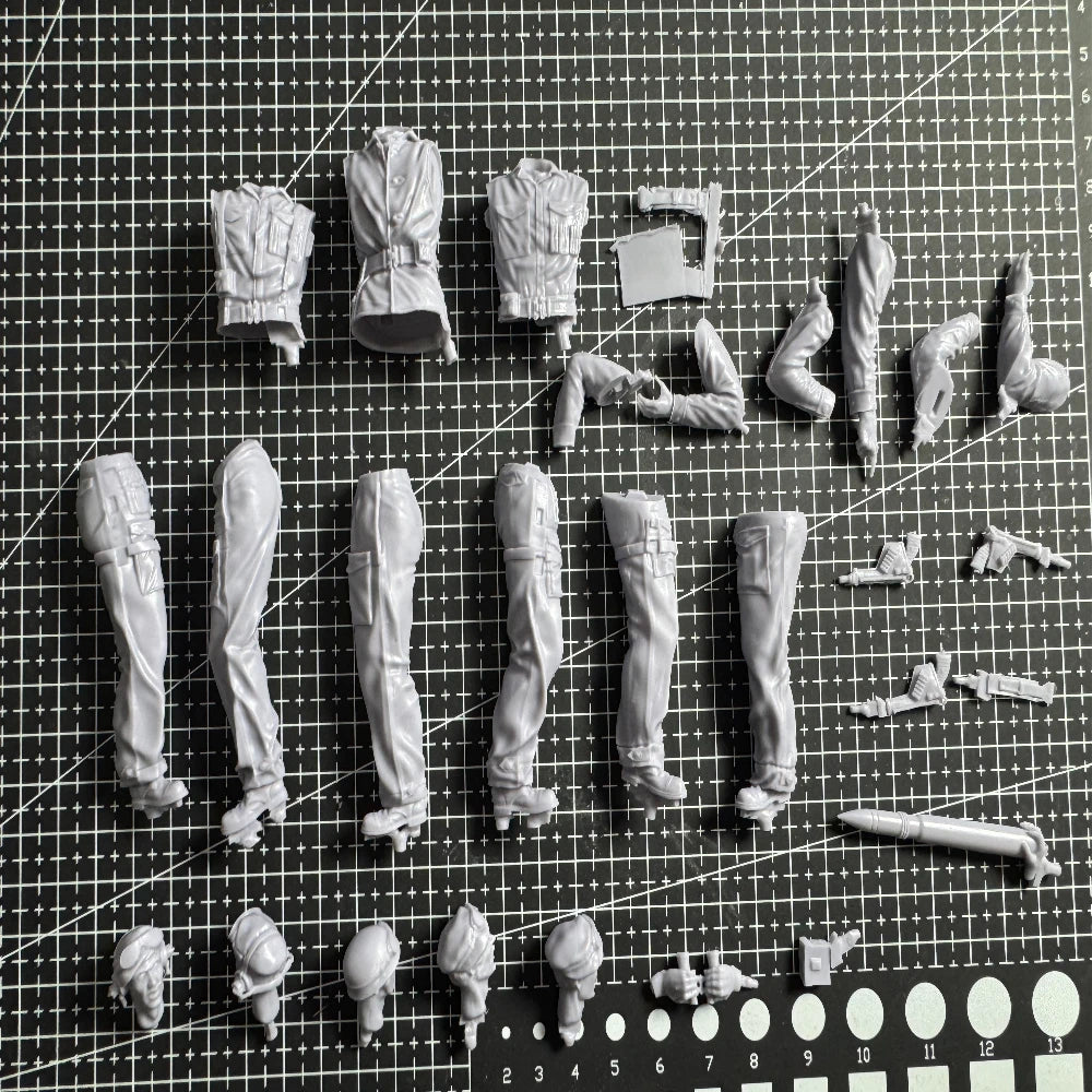 1/16 WWII US Tank Crew Operating Turret Gun, 3 Figures, Resin Model Figure Kit, Unassembled and Unpainted