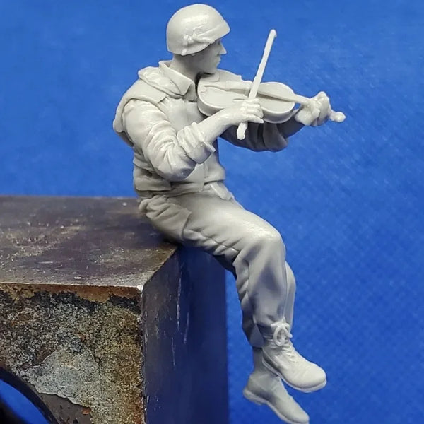 1/35 Modern Israeli Soldier Violin Musician, Resin Model Figure Kit, Unassembled and Unpainted