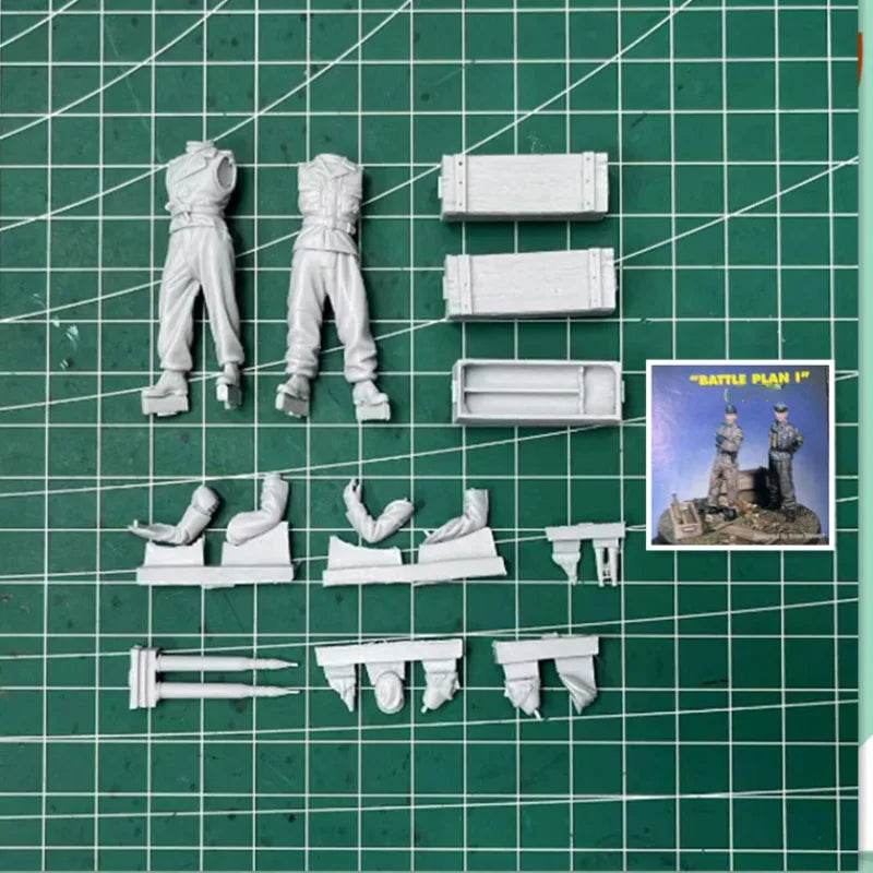 1/35 WWII German Infantrymen on Alert, 2 Figures, Resin Model Figure Kit, Unassembled and Unpainted