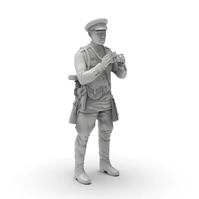 1/35 WWI Russian Officer with Infantry Squad, 7 Figures, Resin Model Figure Kit, Unassembled and Unpainted