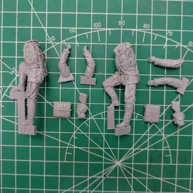 1/32 WWII German Paratroopers in Combat, 2 Figures, Resin Model Figure Kit, Unassembled and Unpainted