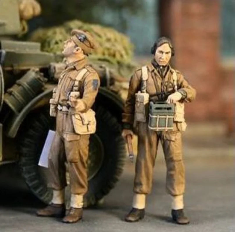 1/35 WWII British Officer and Radio Operator, 2 Figures, Resin Model Figure Kit, Unassembled and Unpainted