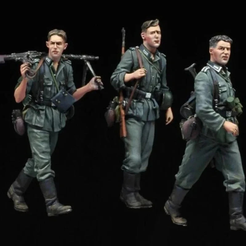 1/35 WWII German Infantry in Combat Poses, 3 Figures, Resin Model Figure Kit, Unassembled and Unpainted