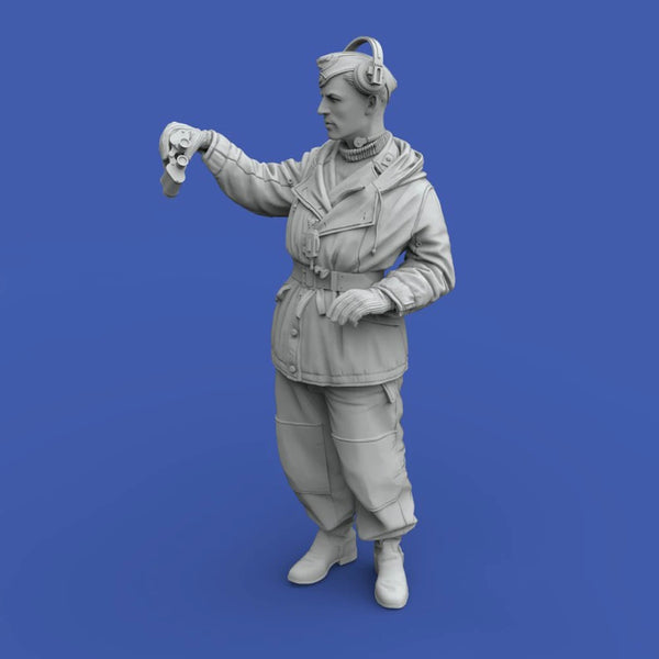 1/35 WWII Soviet Tank Commander with Raised Arm, Resin Model Figure Kit, Unassembled and Unpainted